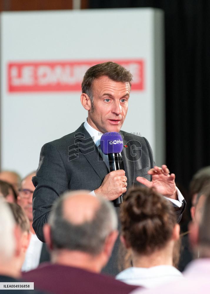 Macron meets readers of the Ebra group - Mirecourt