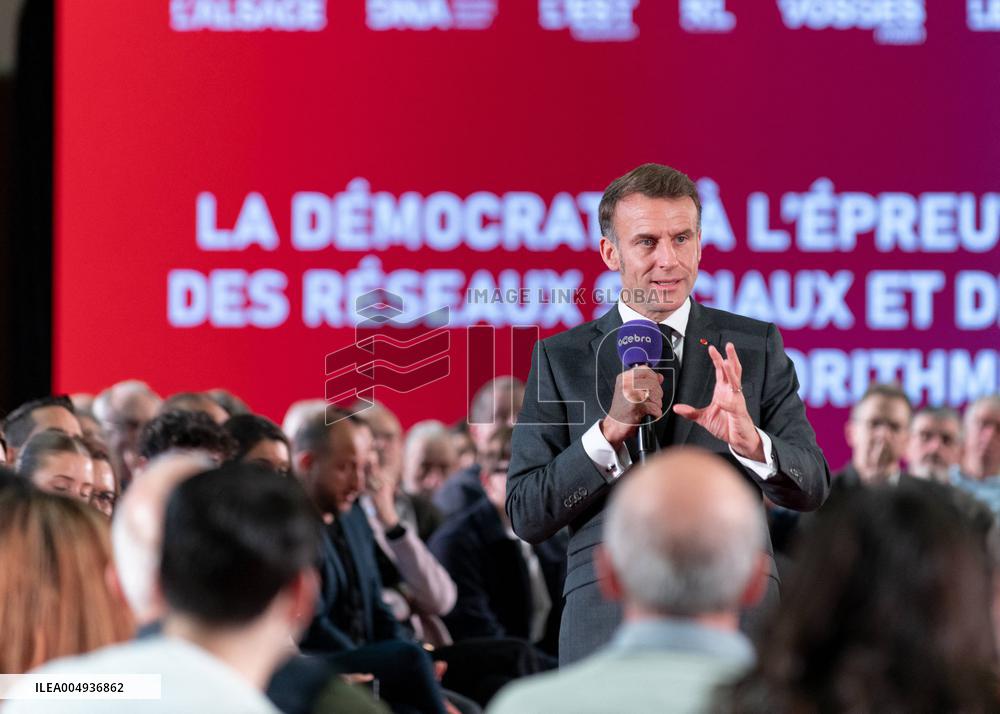 Macron meets readers of the Ebra group - Mirecourt