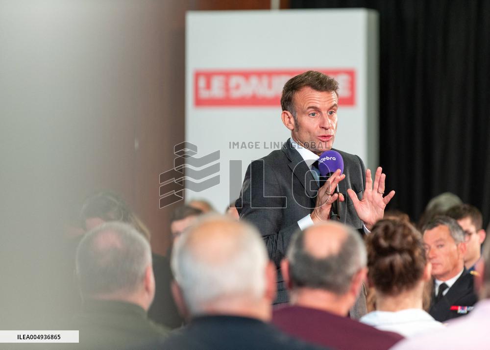 Macron meets readers of the Ebra group - Mirecourt