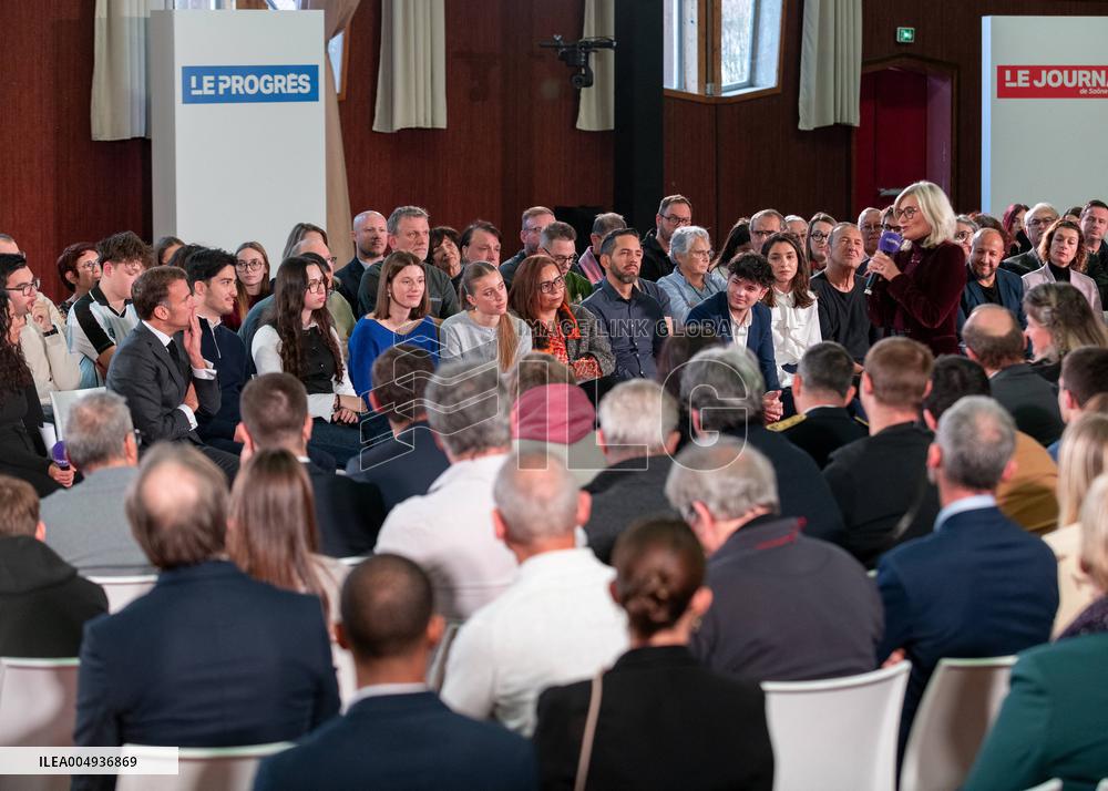 Macron meets readers of the Ebra group - Mirecourt