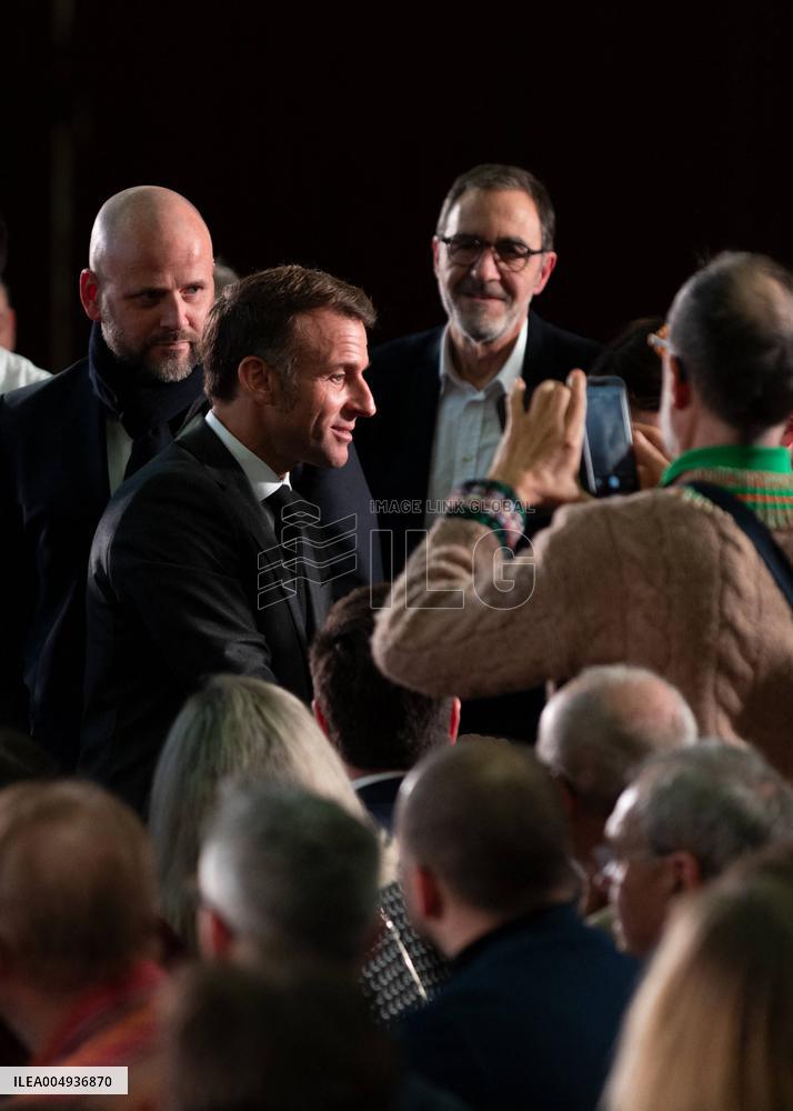 Macron meets readers of the Ebra group - Mirecourt
