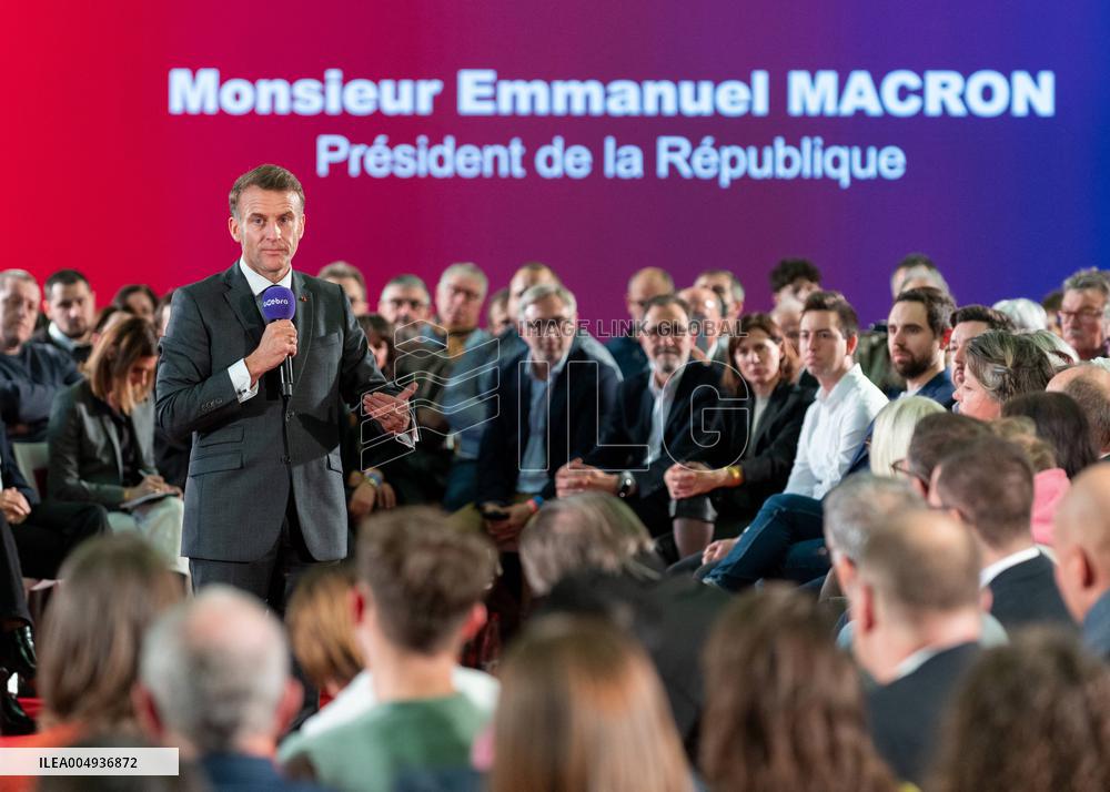 Macron meets readers of the Ebra group - Mirecourt