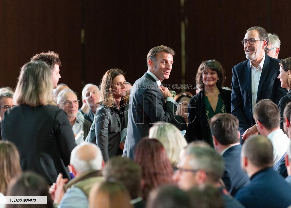 Macron meets readers of the Ebra group - Mirecourt