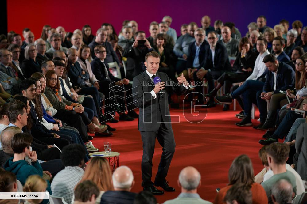Macron meets readers of the Ebra group - Mirecourt