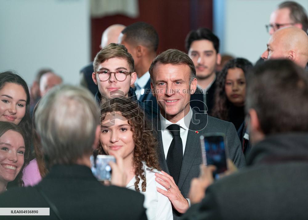 Macron meets readers of the Ebra group - Mirecourt