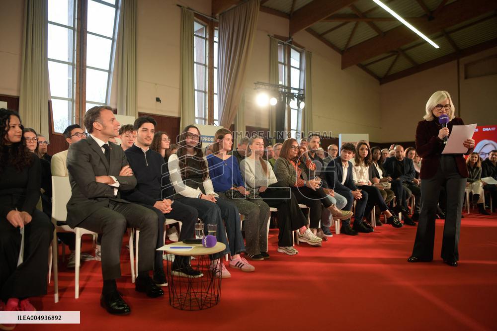 Macron meets readers of the Ebra group - Mirecourt
