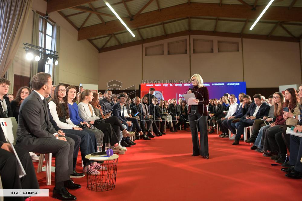 Macron meets readers of the Ebra group - Mirecourt