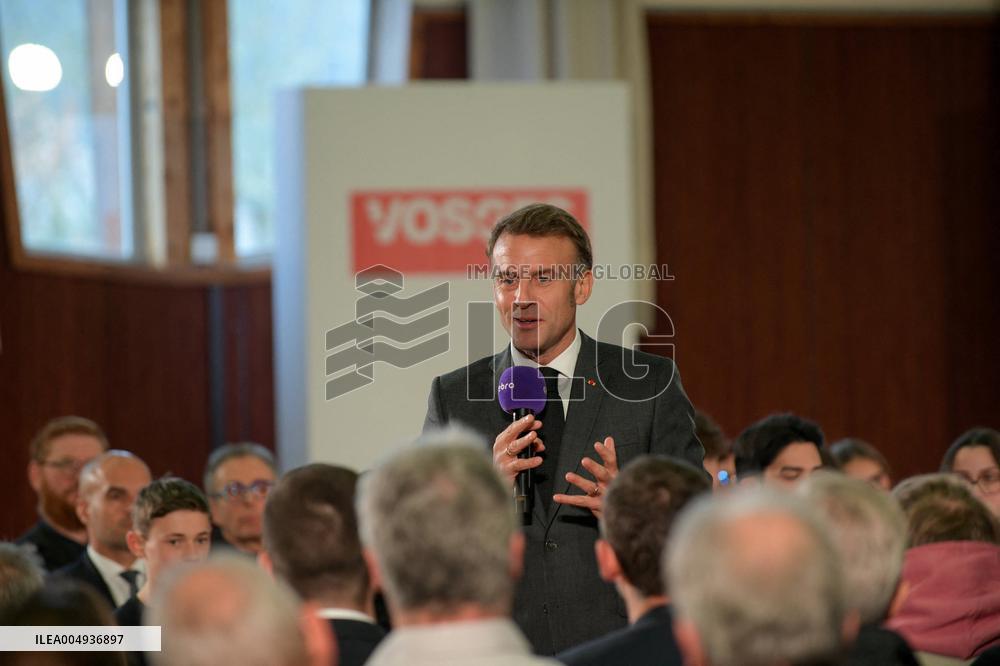 Macron meets readers of the Ebra group - Mirecourt