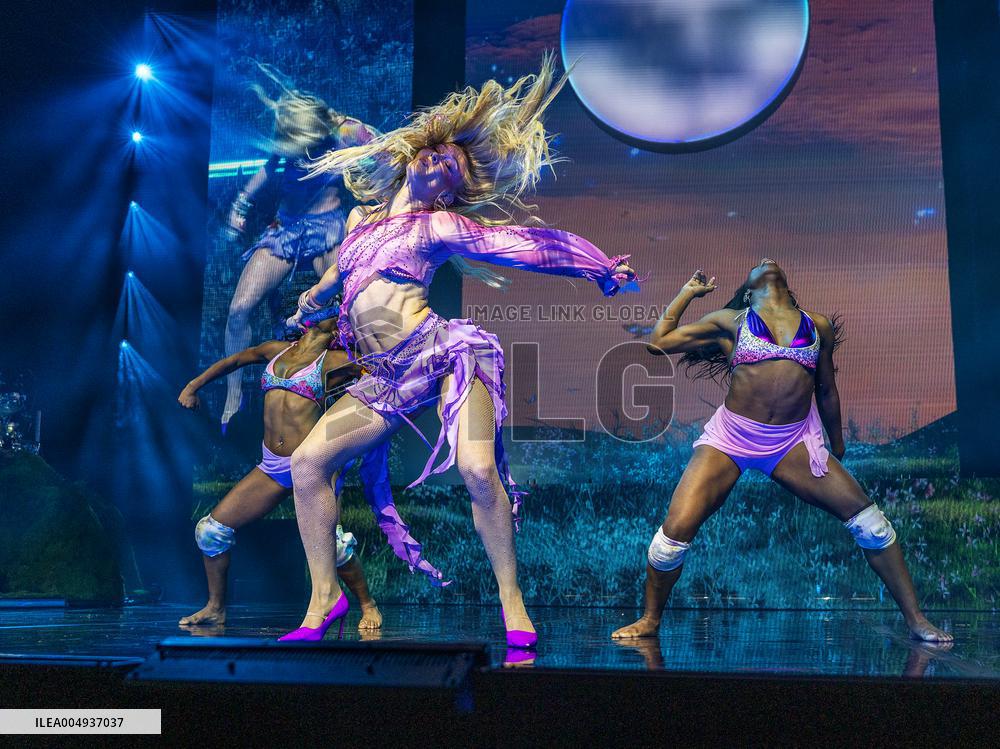 ZARA LARSSON CONCERT