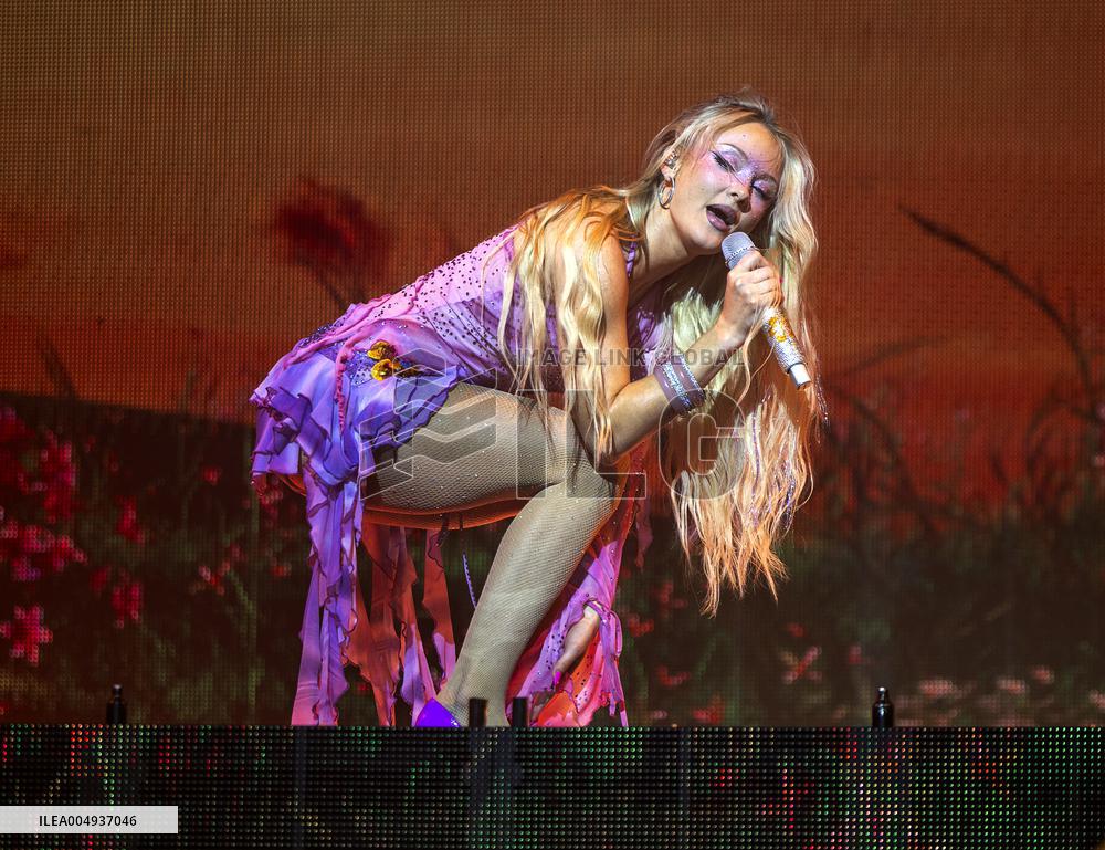 ZARA LARSSON CONCERT