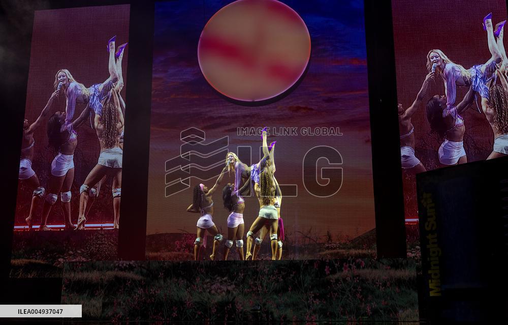 ZARA LARSSON CONCERT