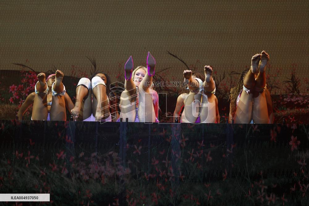 ZARA LARSSON CONCERT