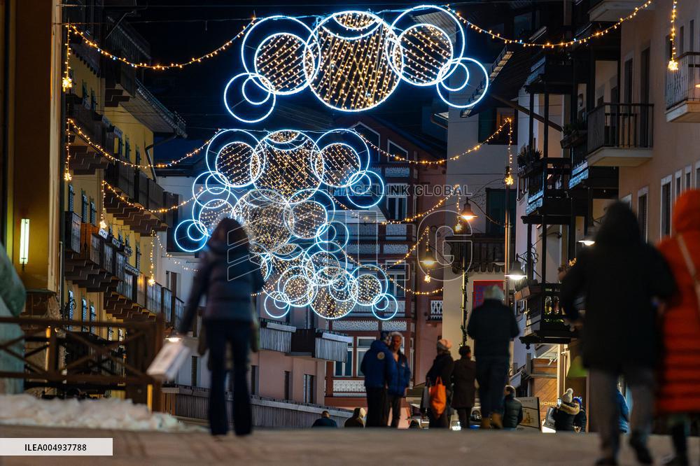 New Olympic Christmas Decorations In Cortina - Italy