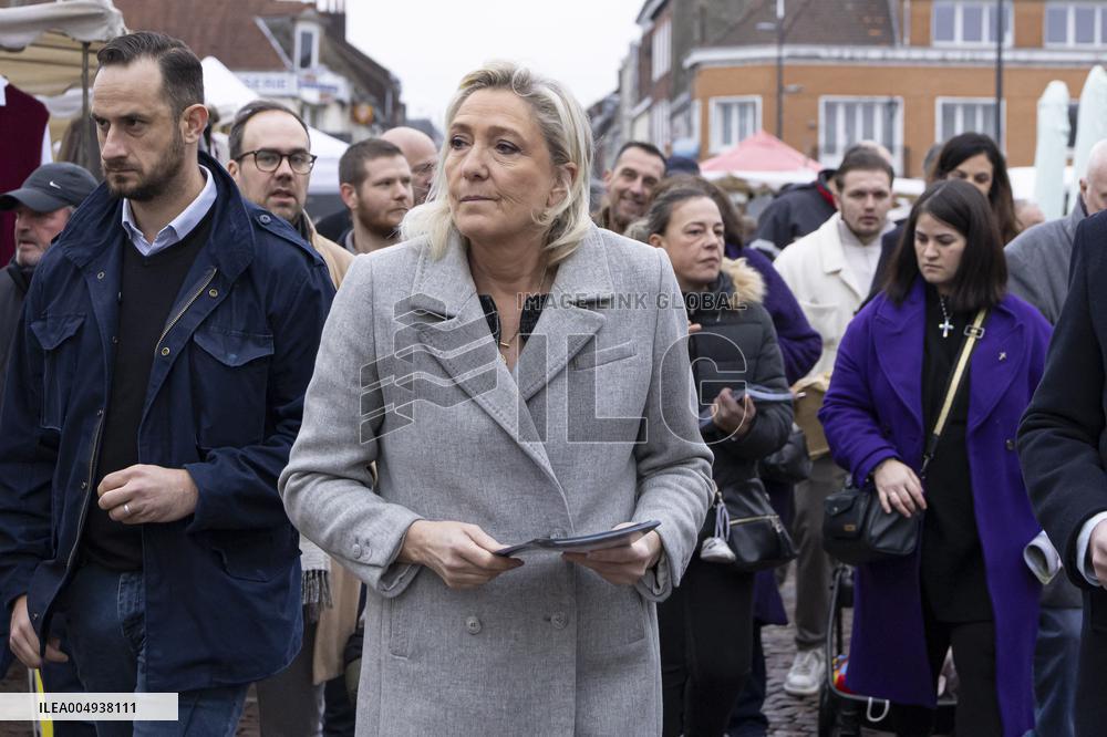 Marine Le Pen At Carvin Market for RN 2026 Municipal Campaign - Hauts-de-France
