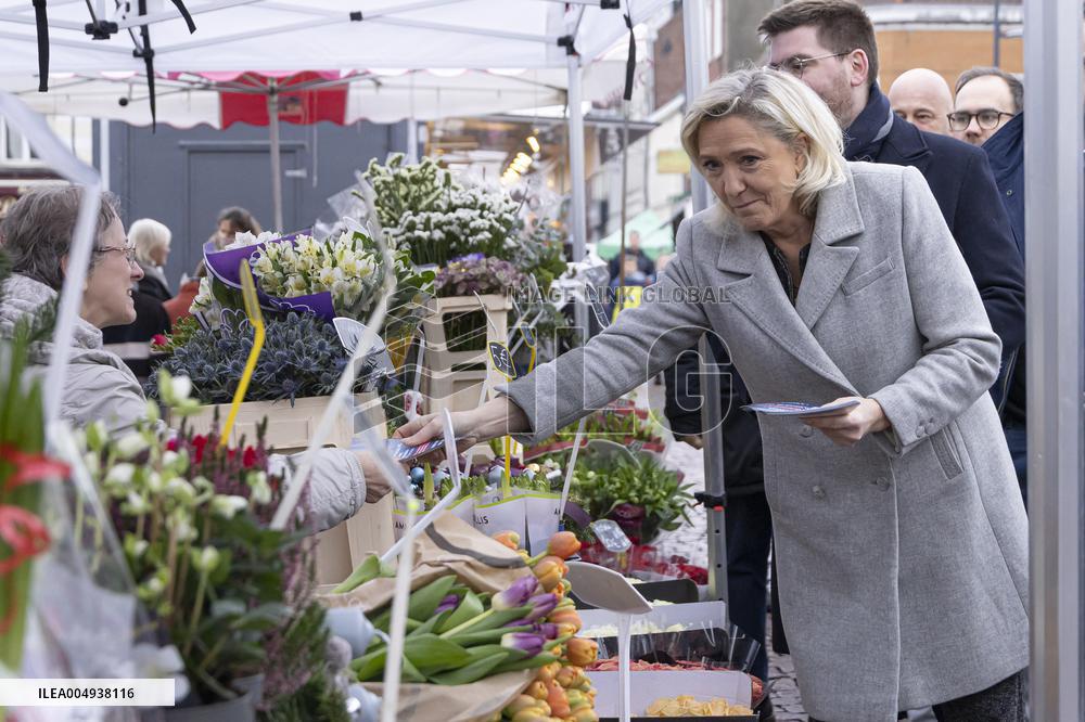 Marine Le Pen At Carvin Market for RN 2026 Municipal Campaign - Hauts-de-France