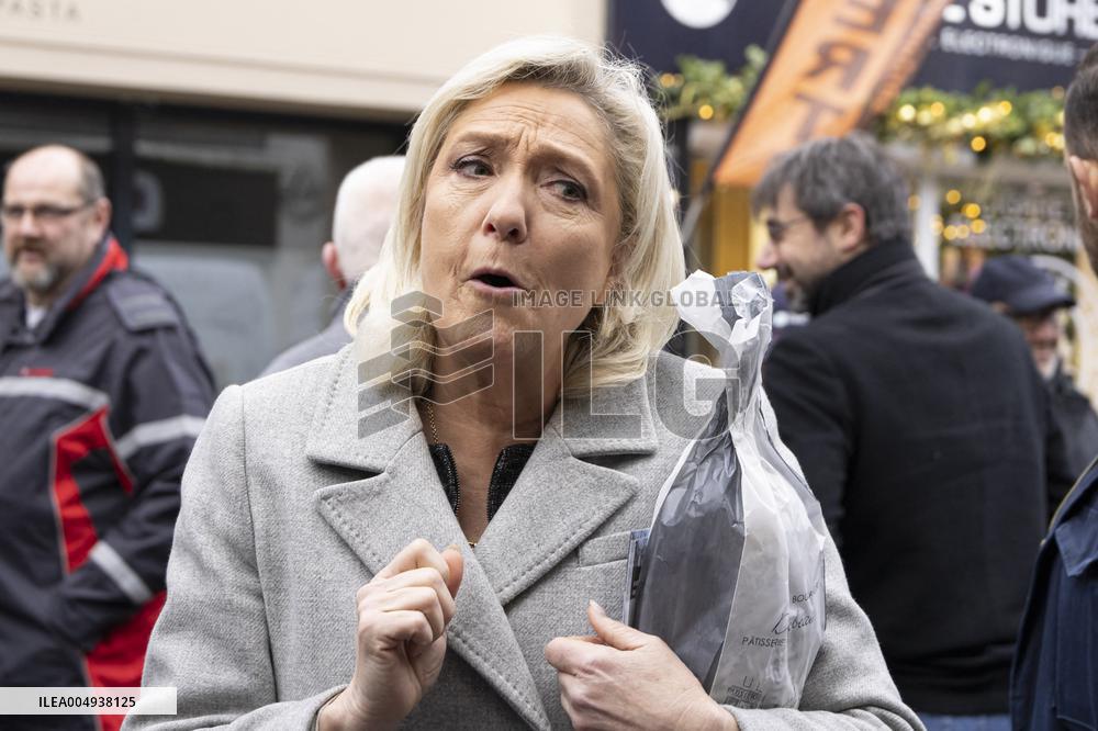 Marine Le Pen At Carvin Market for RN 2026 Municipal Campaign - Hauts-de-France