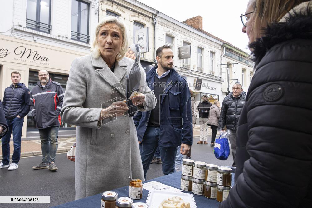 Marine Le Pen At Carvin Market for RN 2026 Municipal Campaign - Hauts-de-France