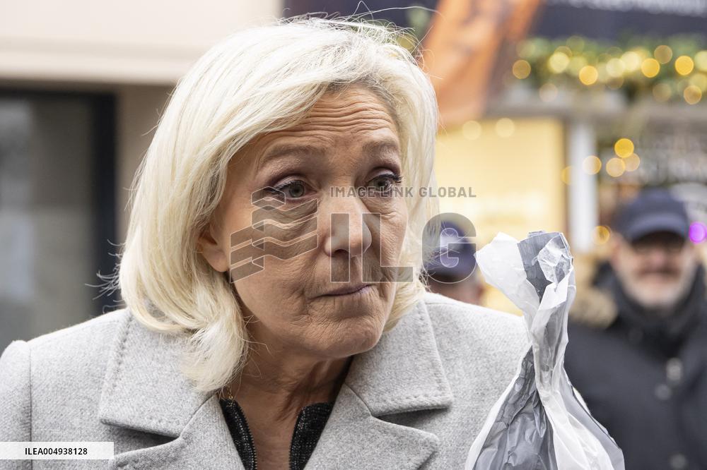 Marine Le Pen At Carvin Market for RN 2026 Municipal Campaign - Hauts-de-France