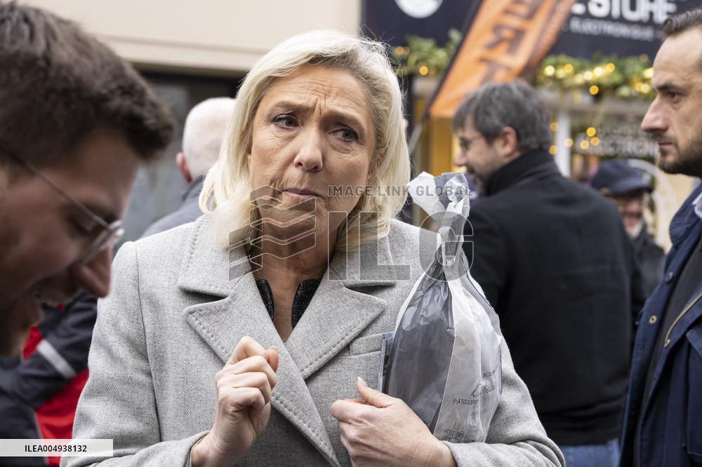 Marine Le Pen At Carvin Market for RN 2026 Municipal Campaign - Hauts-de-France