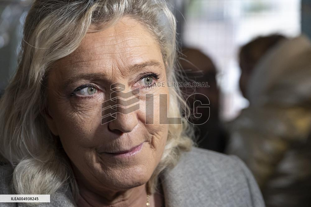 Marine Le Pen at the Drocourt Christmas Market for RN 2026 Municipal Campaign - Hauts-de-France