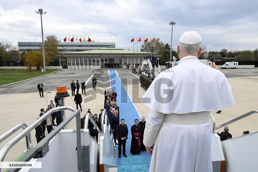 Pope Leo XIV Leaves Istanbul For Beirut - Turkey