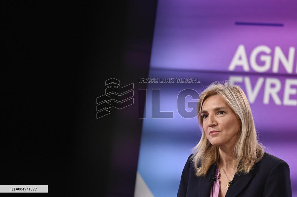 Agnes Evren On Dimanche En Politique - Paris