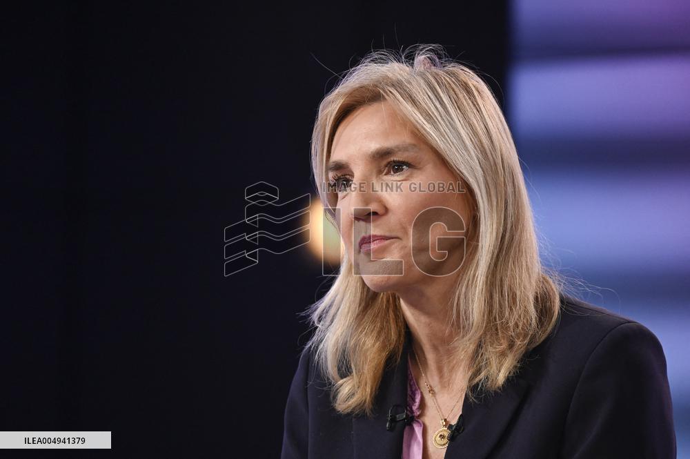 Agnes Evren On Dimanche En Politique - Paris