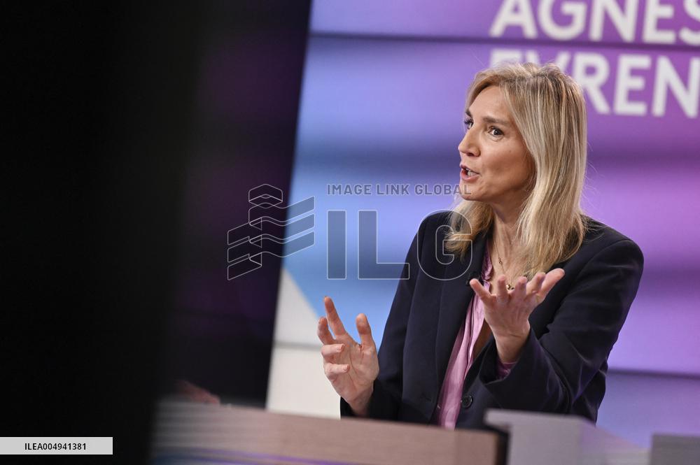 Agnes Evren On Dimanche En Politique - Paris