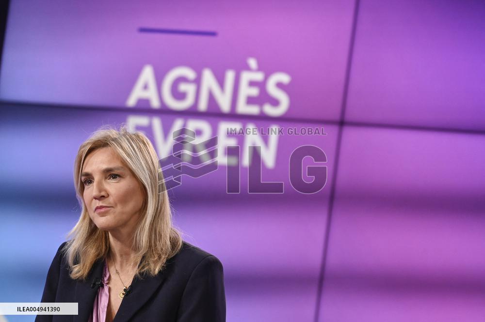 Agnes Evren On Dimanche En Politique - Paris