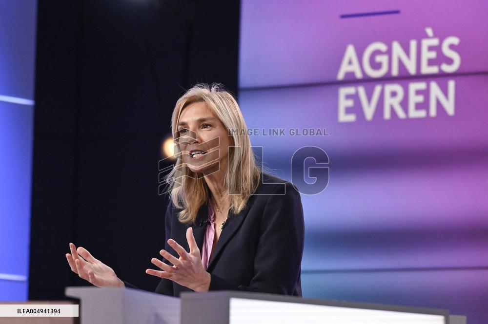 Agnes Evren On Dimanche En Politique - Paris