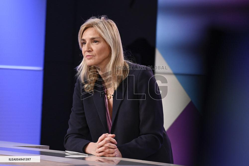 Agnes Evren On Dimanche En Politique - Paris