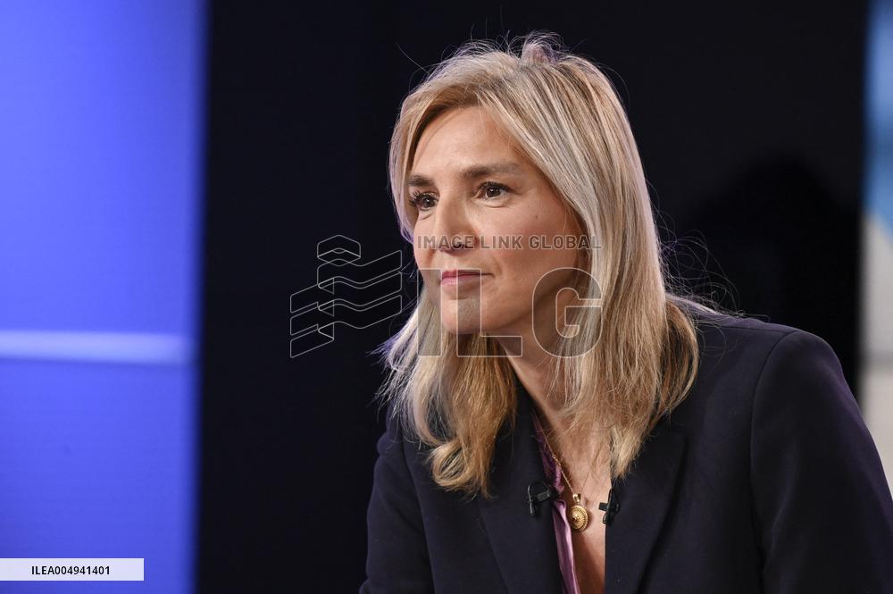 Agnes Evren On Dimanche En Politique - Paris