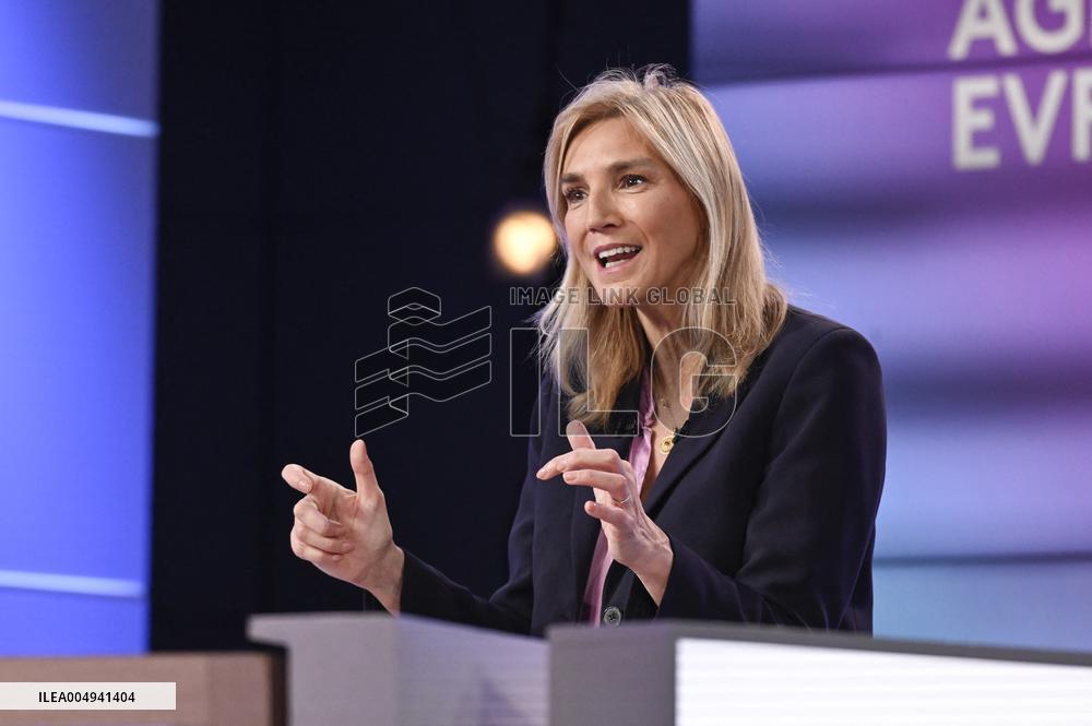 Agnes Evren On Dimanche En Politique - Paris