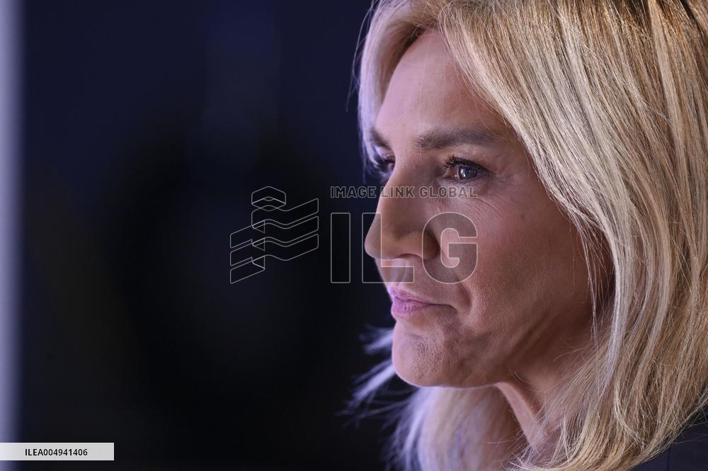 Agnes Evren On Dimanche En Politique - Paris