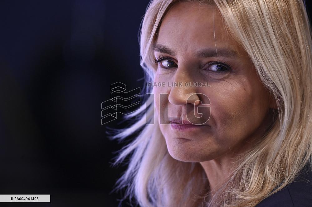 Agnes Evren On Dimanche En Politique - Paris