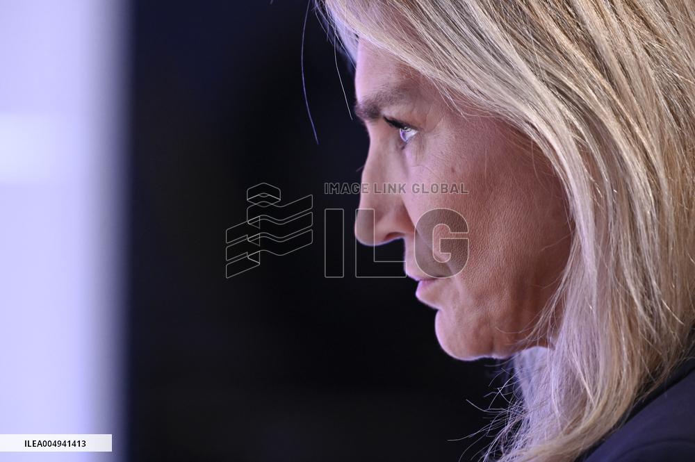 Agnes Evren On Dimanche En Politique - Paris