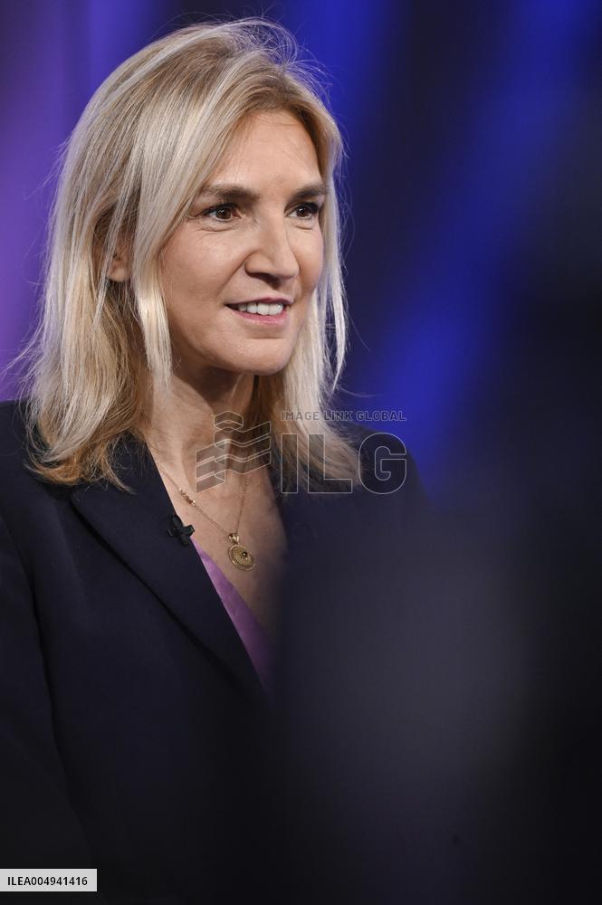 Agnes Evren On Dimanche En Politique - Paris