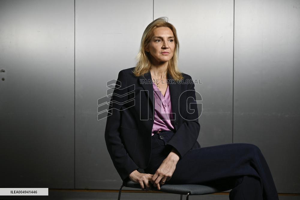 Agnes Evren On Dimanche En Politique - Paris