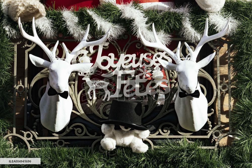 Illustration - Christmas Decorations in Montauban - France