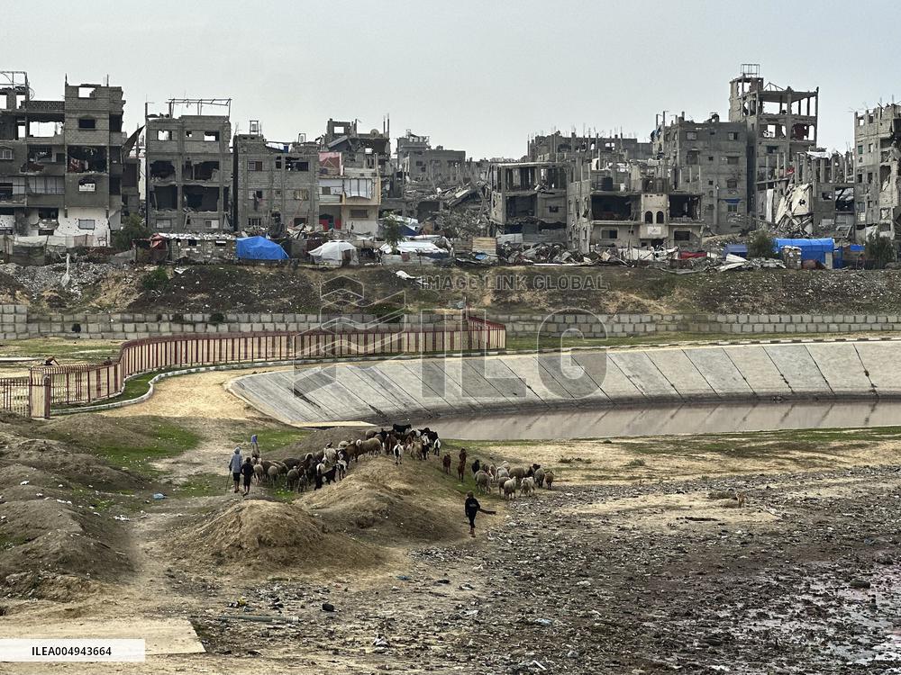 Difficult Humanitarian Conditions Near the Khan Yunis Landfill - Palestine
