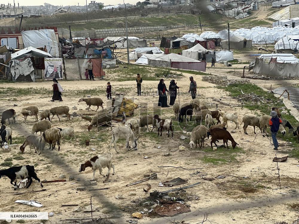 Difficult Humanitarian Conditions Near the Khan Yunis Landfill - Palestine