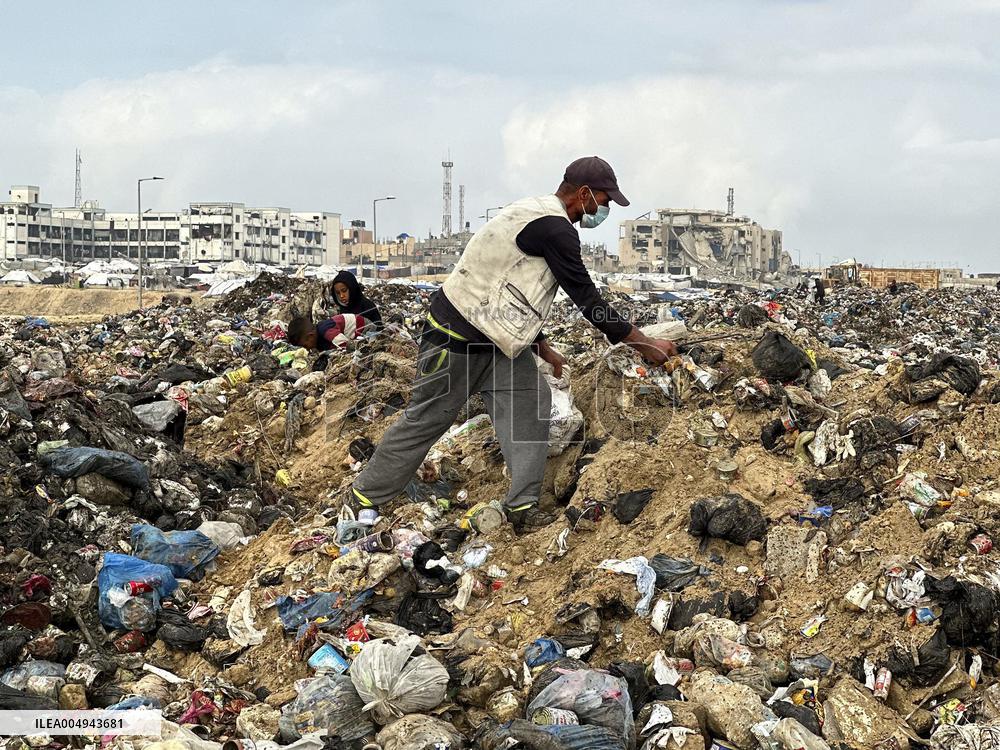 Difficult Humanitarian Conditions Near the Khan Yunis Landfill - Palestine