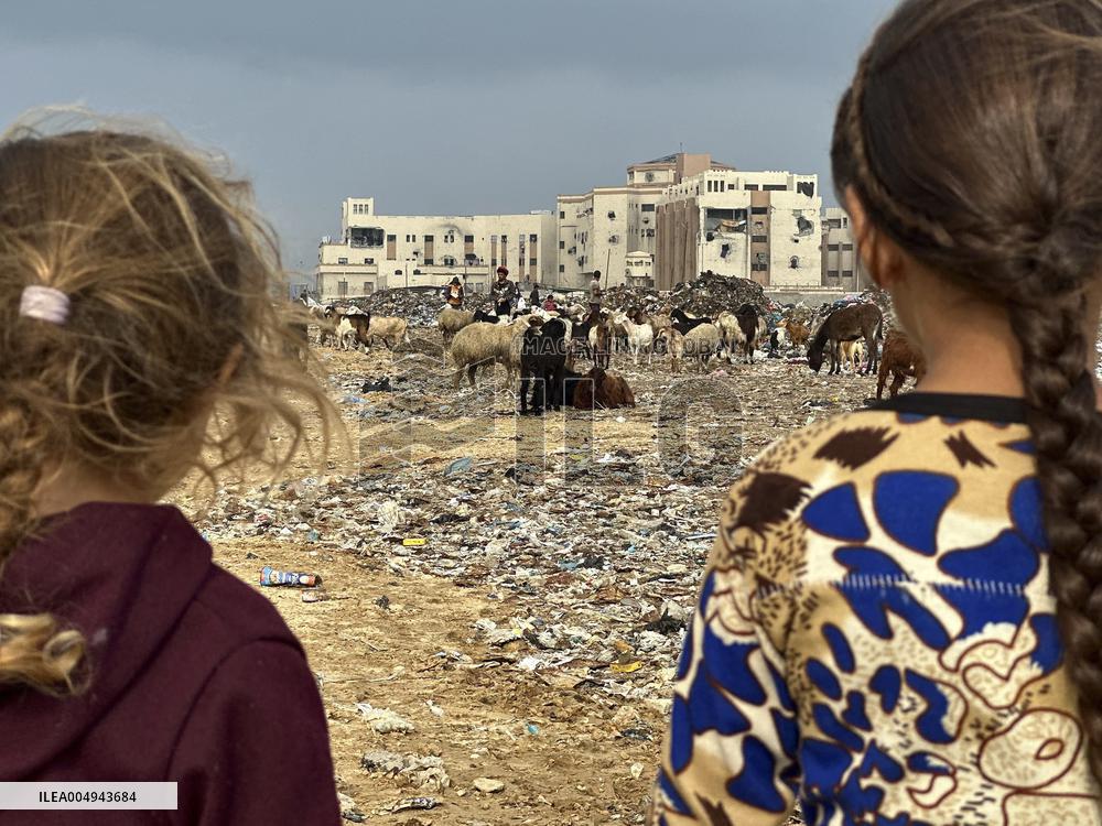 Difficult Humanitarian Conditions Near the Khan Yunis Landfill - Palestine
