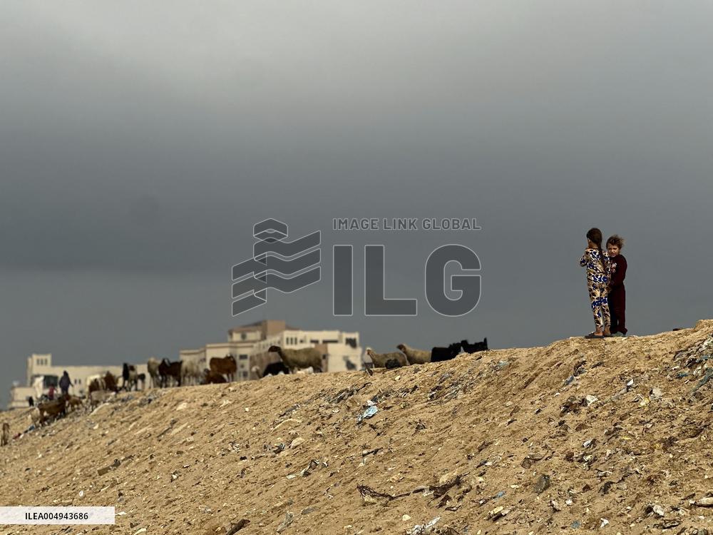 Difficult Humanitarian Conditions Near the Khan Yunis Landfill - Palestine