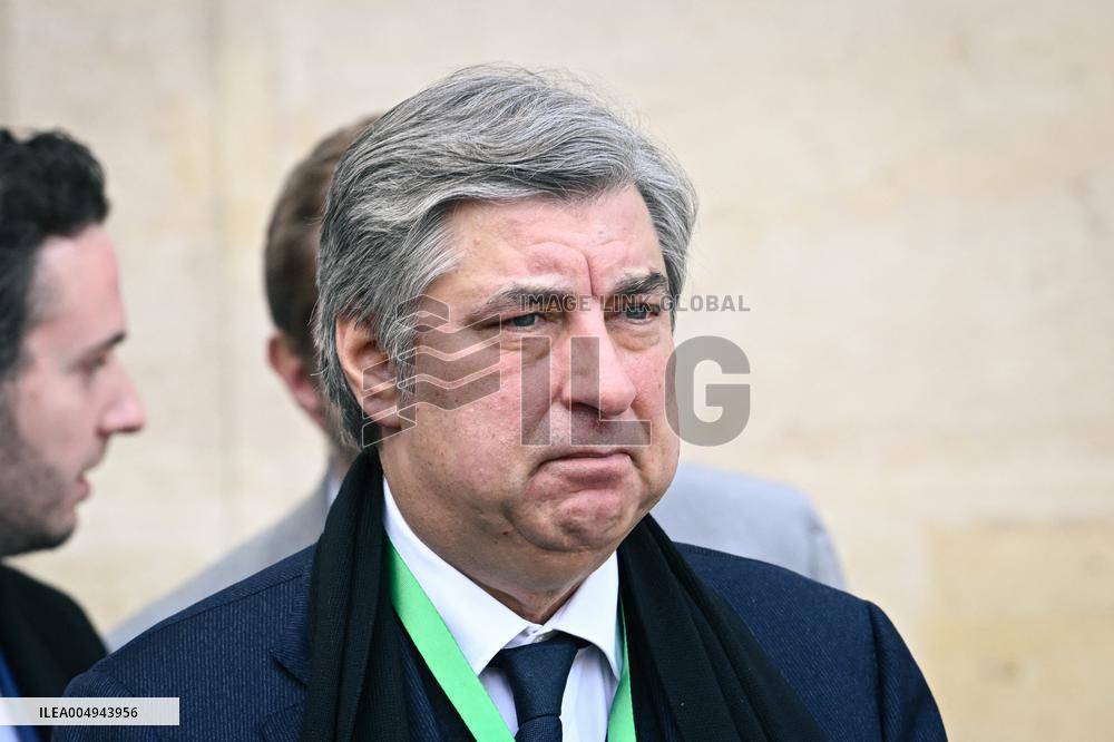 Emmanuel Macron welcomes Volodymyr Zelensky at the Elysee FA