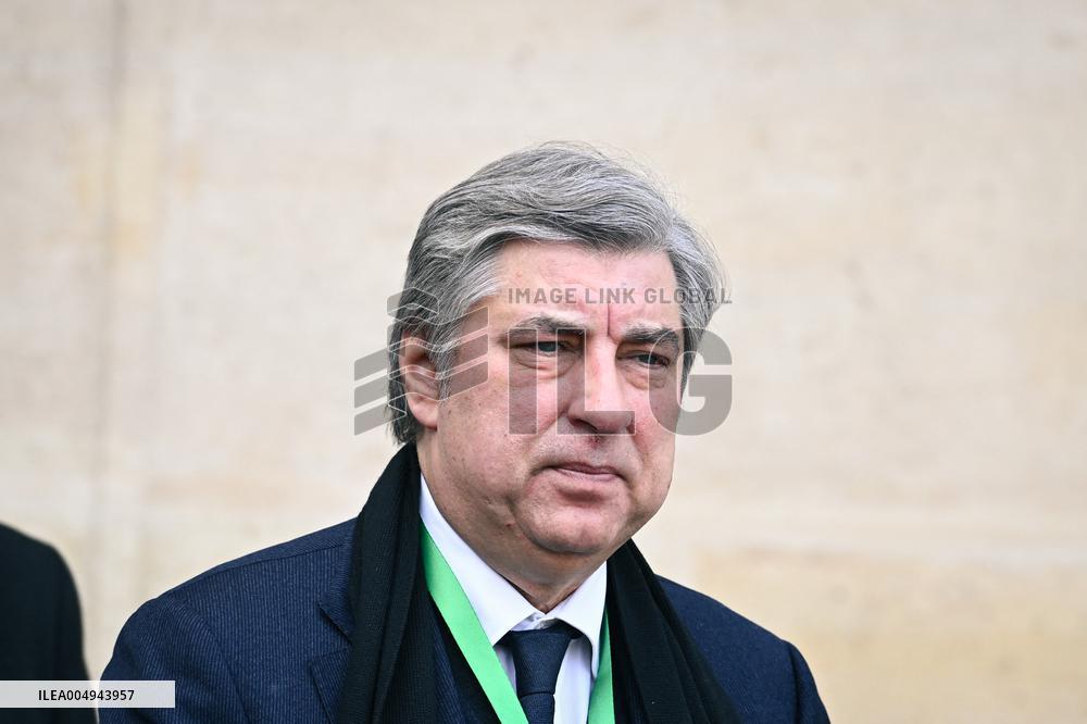 Emmanuel Macron welcomes Volodymyr Zelensky at the Elysee FA