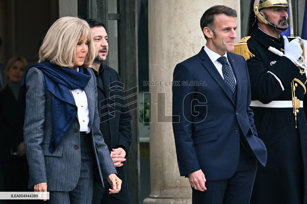 Emmanuel and Brigitte Macron welcome Olena Zelenska at the Elysee FA