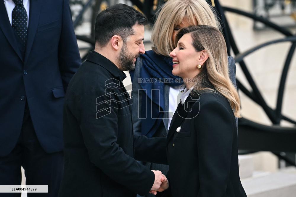Emmanuel and Brigitte Macron welcome Olena Zelenska at the Elysee FA
