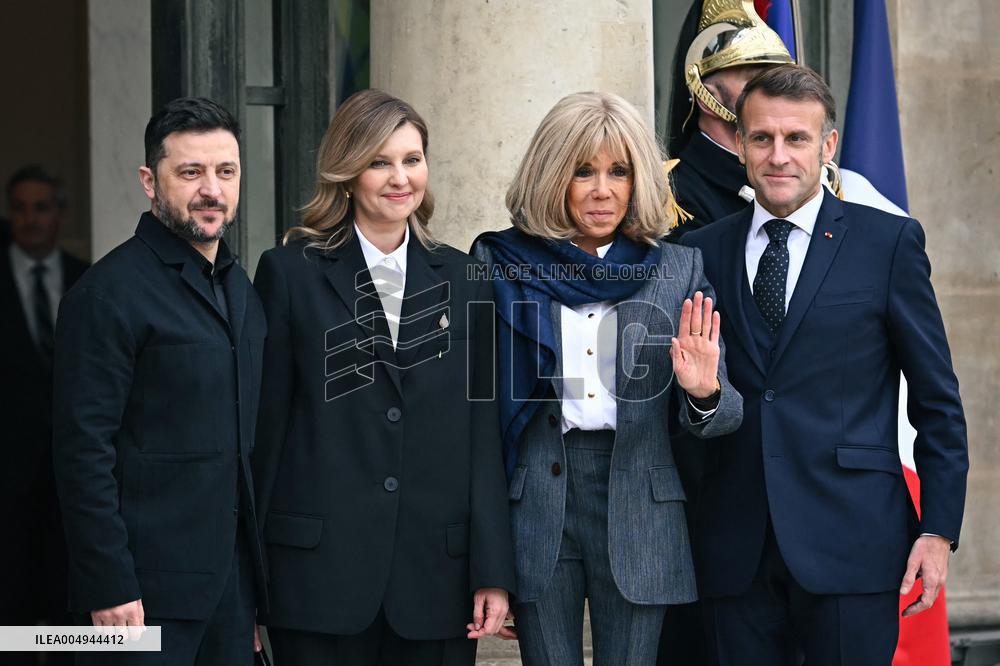 Emmanuel and Brigitte Macron welcome Olena Zelenska at the Elysee FA