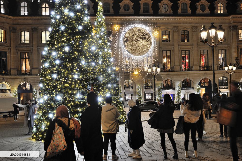 Illustration - Christmas in Paris